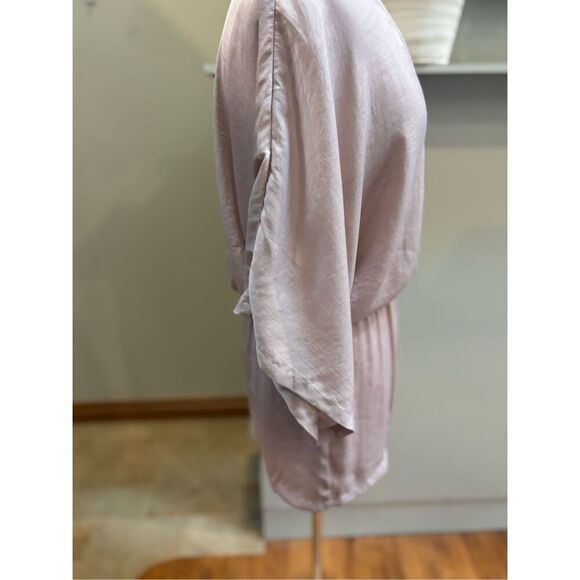 Lulu’s NWT S blush polyester satin kaftan sleeves romper - Picture 5 of 8